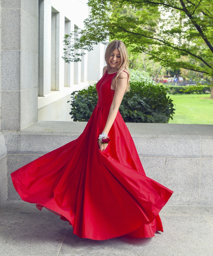 Vestido feminino longo em tom vermelho